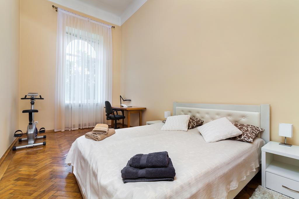 Svobody Ave Apartment Львов Экстерьер фото